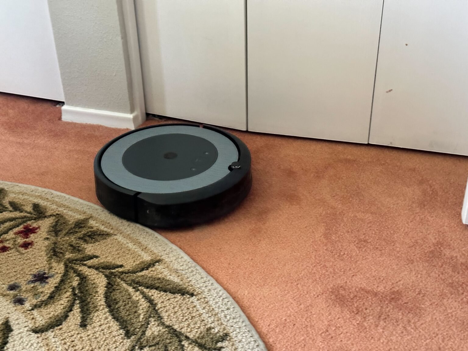 How To Secure Area Rug On Top Of Carpet (The Safe Way) Rugs & Pads